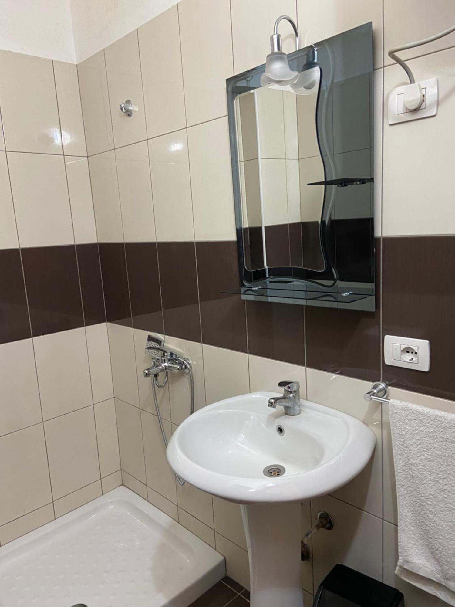 Ari Apartaments Vlorë Eksteriør bilde