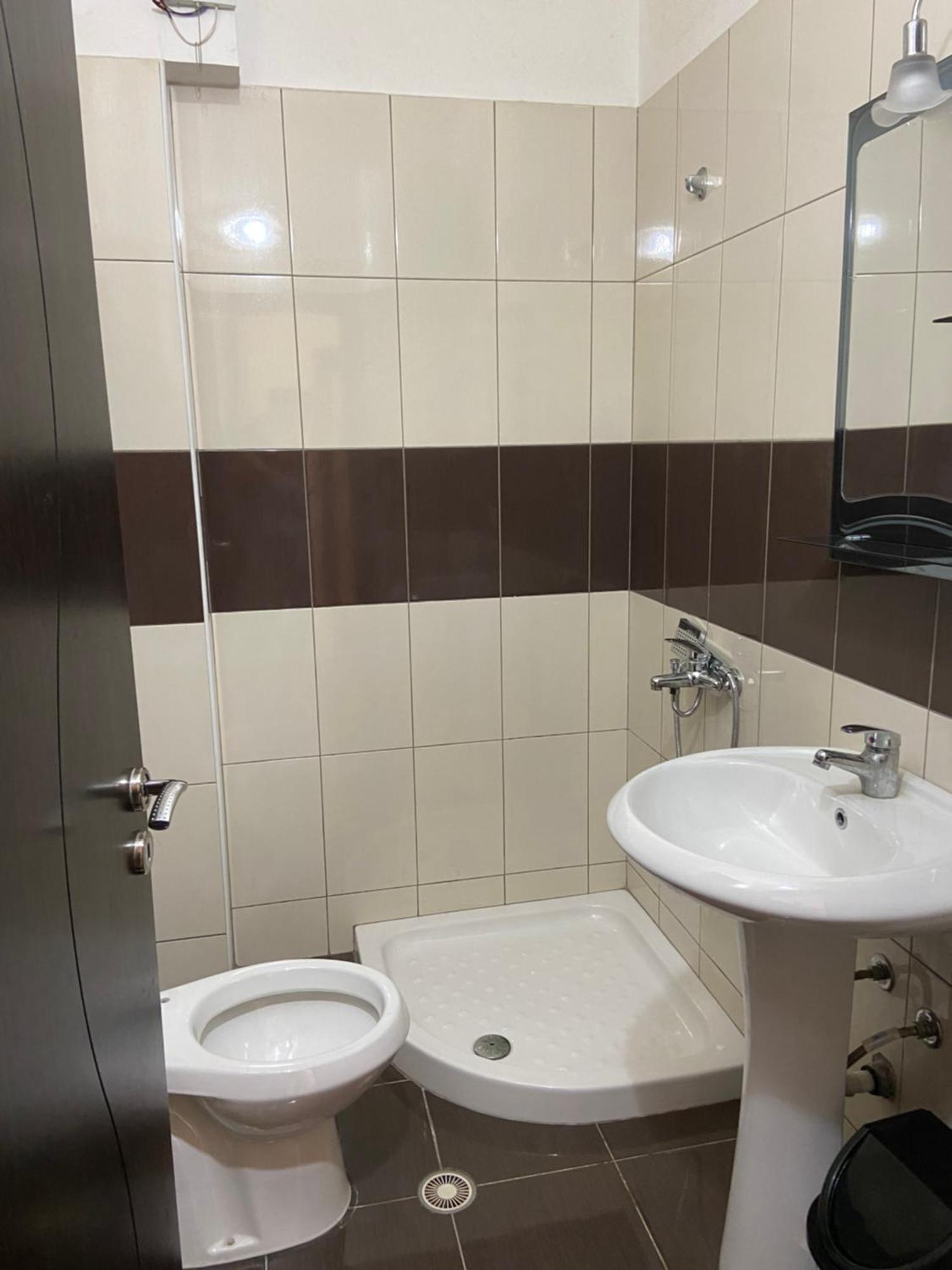 Ari Apartaments Vlorë Eksteriør bilde